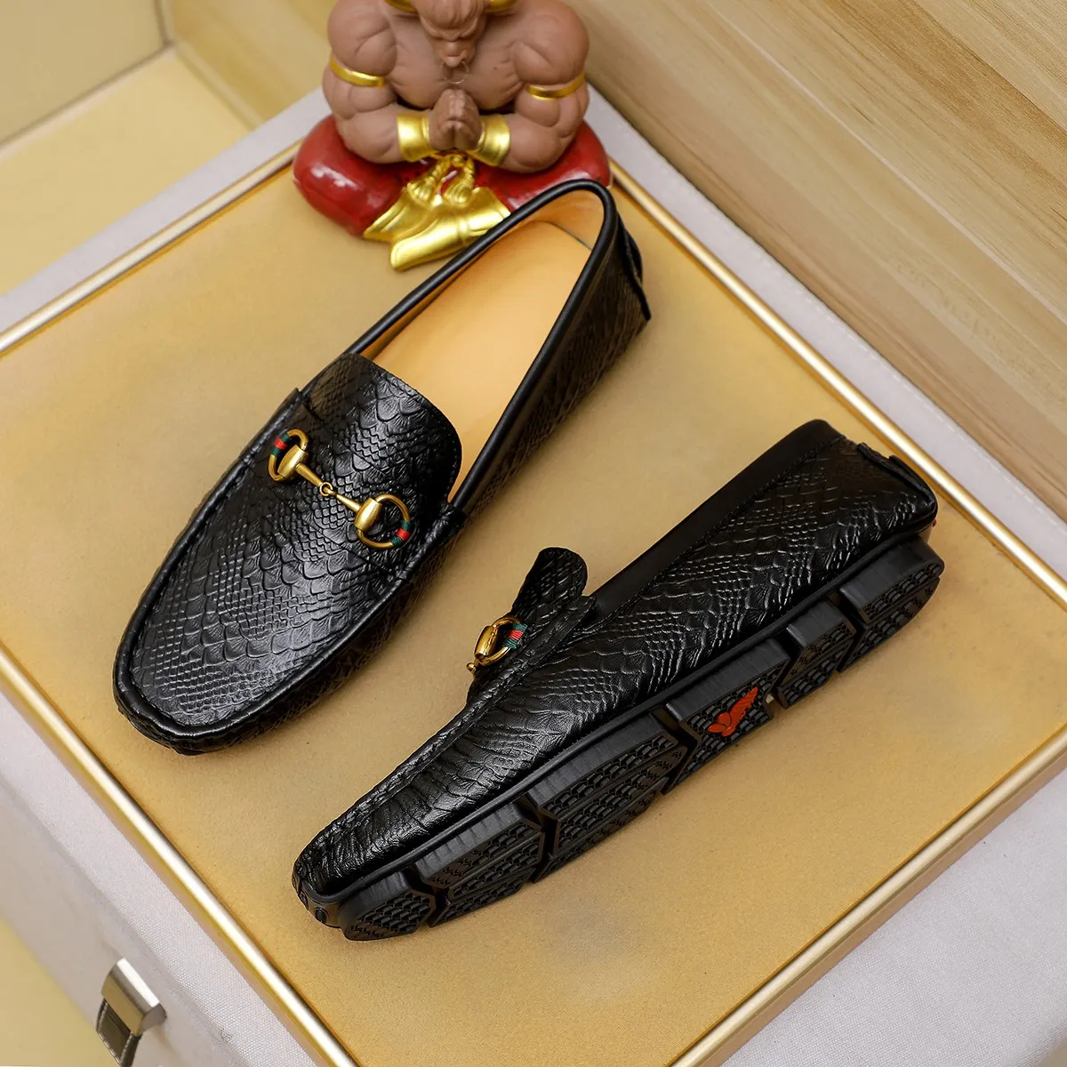 Men's shoes💰380💰🕷🕷️【 GUCCI 】Gucci's best-selling trendy men's casual slip-on shoes 🇨🇳Official website original 1:1 mold 💯Original quality, fine workmanship ☘Fashionable and versatile, perfect shape, comfortable on the feet 🍓Trendy men's recommended model, imported cowhide on the top layer 🎋High-quality pigskin lining, rubber wear-resistant and non-slip outsole, high-end atmosphere, worth owning 🍉Optional 38-44